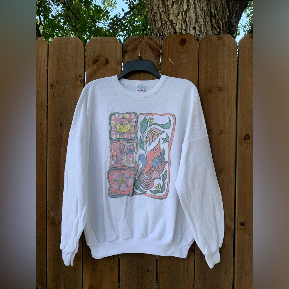 90s Vintage Beautiful Birds white lightweight sweatshirt size Large Made in USA.